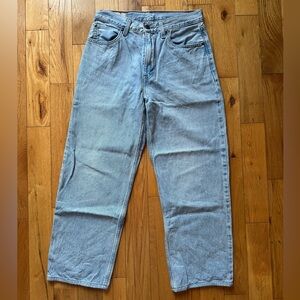 Women’s Light Wash Levi’s Jeans Size 27
